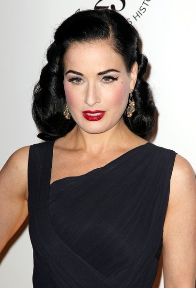 Dita+Von+Teese+Shoulder+Length+Hairstyles+Pu7x2B3Tah4l