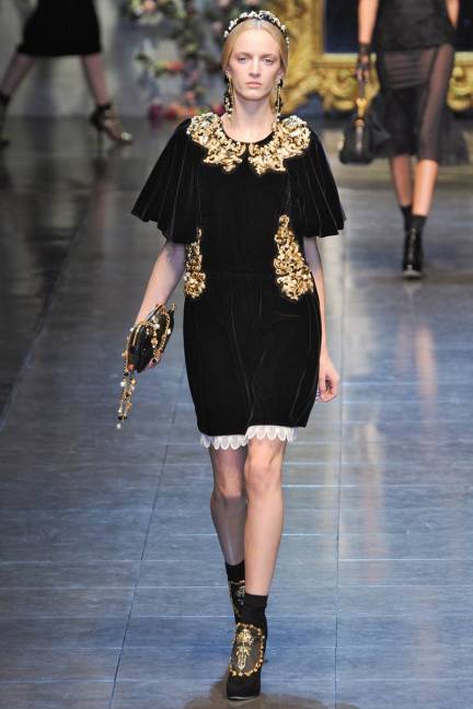 elle-dolce-gabbana-fall-2012-runway-baroque-dress-xln-lgn