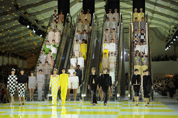 Louis+Vuitton+Runway+Paris+Fashion+Week+Womenswear+BXA_xqYPyfll