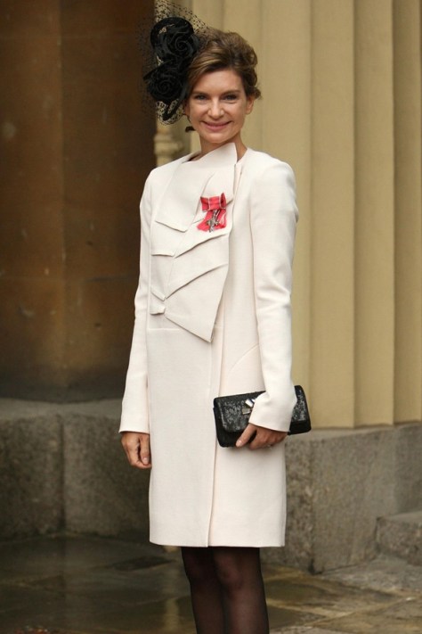 MBE Queen buckimgham palace 2009