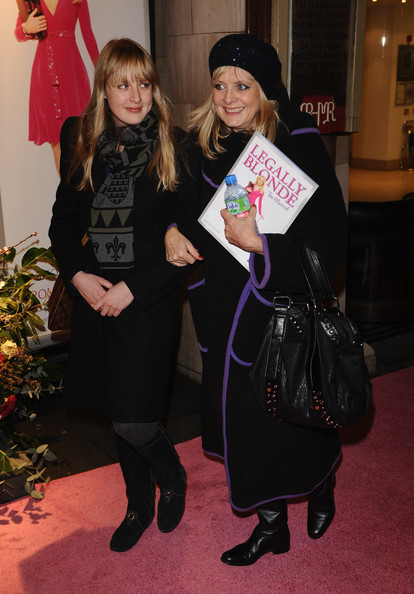 Twiggy+Legally+Blonde+Gala+Performance+0EwvlZEM_q1l