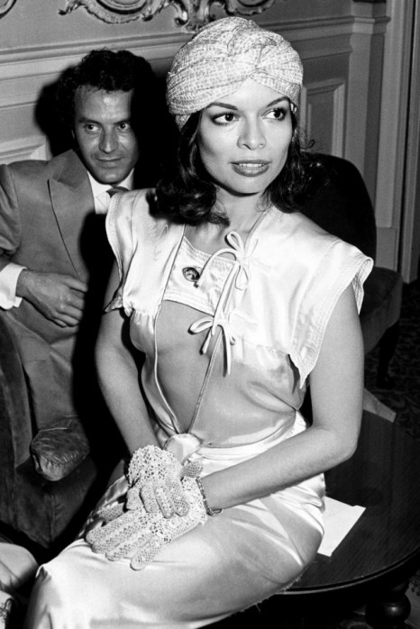 bianca-jagger-turban-640x959