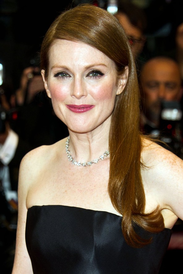 Julianne-Moore-Vogue-16May13-Rex_b_592x888_1