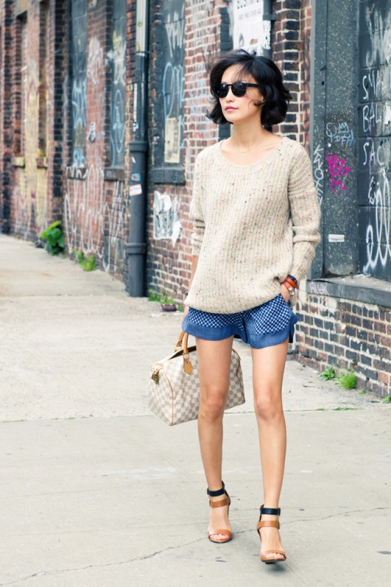 misspouty blog oversized sweater print zara shorts strap sandals lv speedy hermes rivale bracelet retro sunglasses street style fashion17