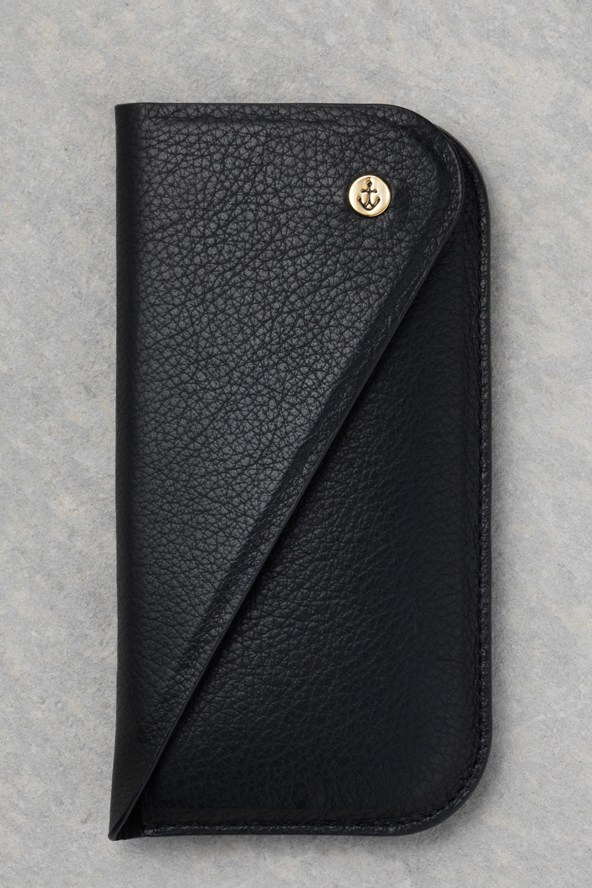 Kate-Moss-Carphone-warehouse-1-Vogue-19Jul13_b_592x888