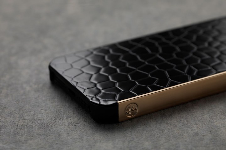 Kate-Moss-Carphone-warehouse-11-Vogue-19Jul13_b_1080x720