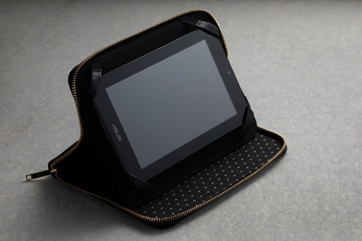 Kate-Moss-Carphone-warehouse-14-Vogue-19Jul13_b_1080x720