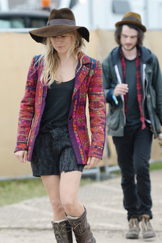 Sienna-Miller-Vogue-1Jul13-Wenn_b_592x888